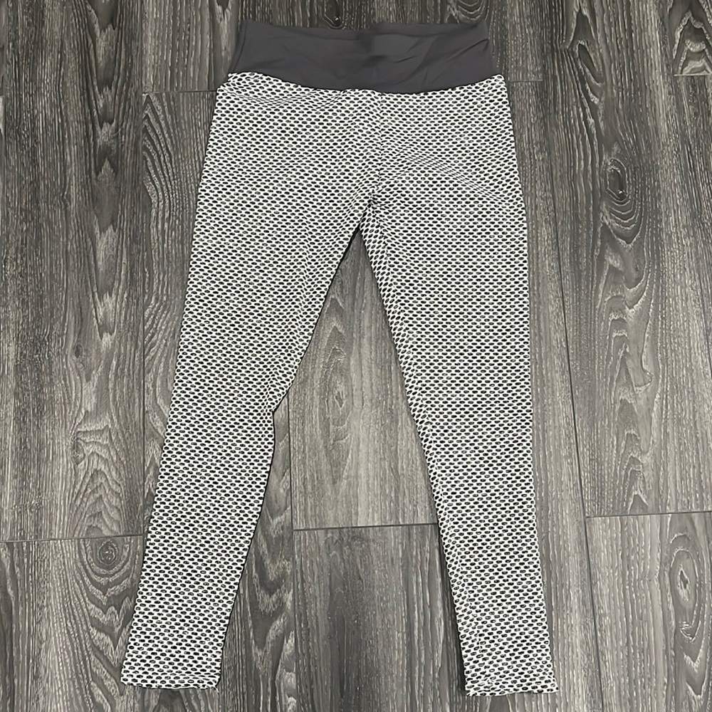 High waisted scrunch booty lifting leggings